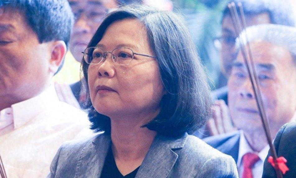 未来能否吸取过去的教训，以2025新奥历史开奖记录香港为例探讨决策的智慧与实证