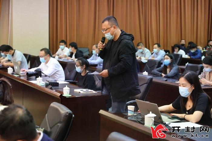 探索管家婆2025正版资料免费澳门-二四六港澳资料免费大全的深层价值，黑暗中的光明与通用作答落实