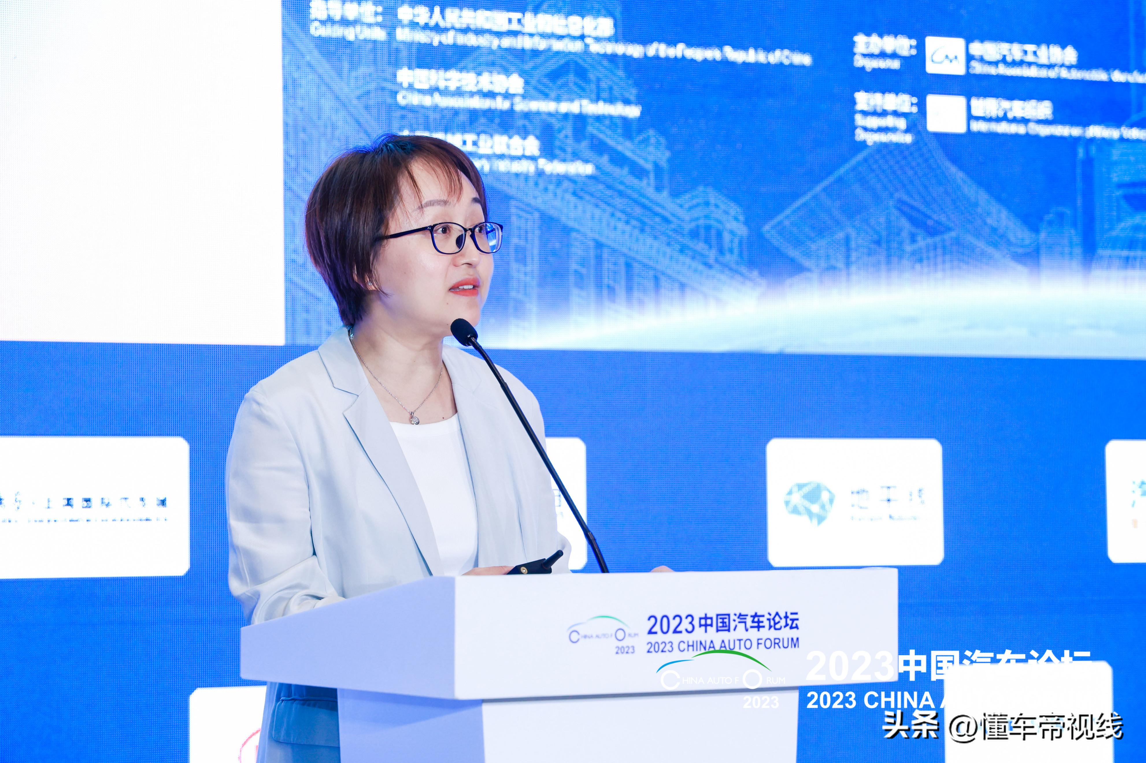 头条！从免费资料到主流观点的转变，2025年新奥门与构建的偶然与必然