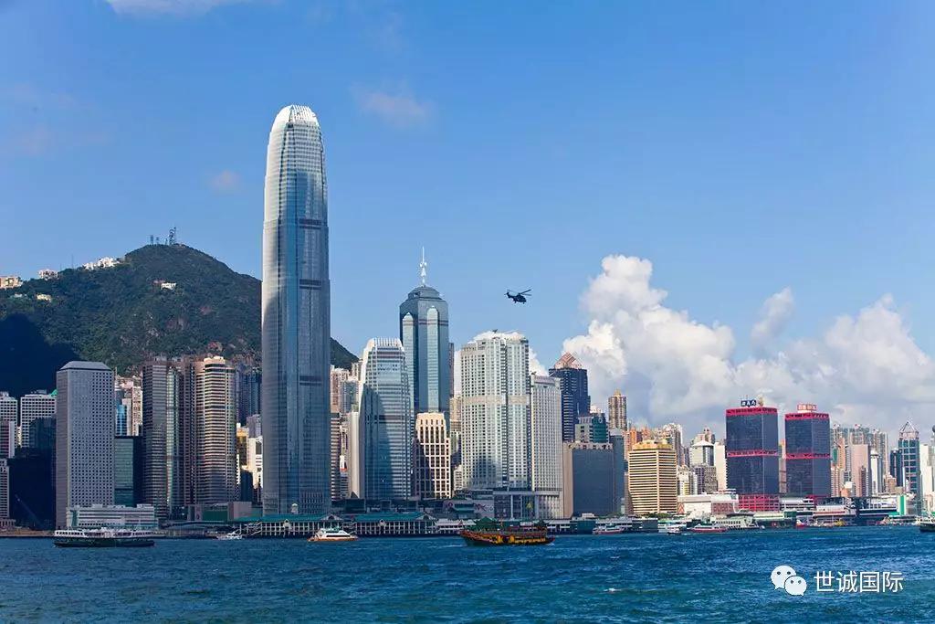 2025年新奥或香港正版免费，微观解答、专家解读与落实的谨慎视角